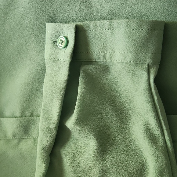 VanHeusen Classic Blouse, Medium - Picture 6 of 6